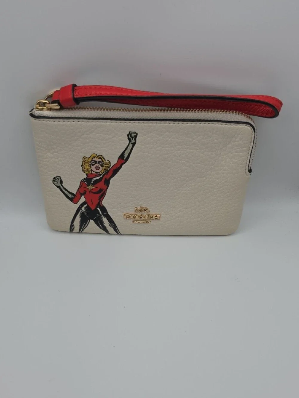 Coach Marvel Captain Limited Edition Marvel Superhero Small Wristlet (NWOT)❤️🤍